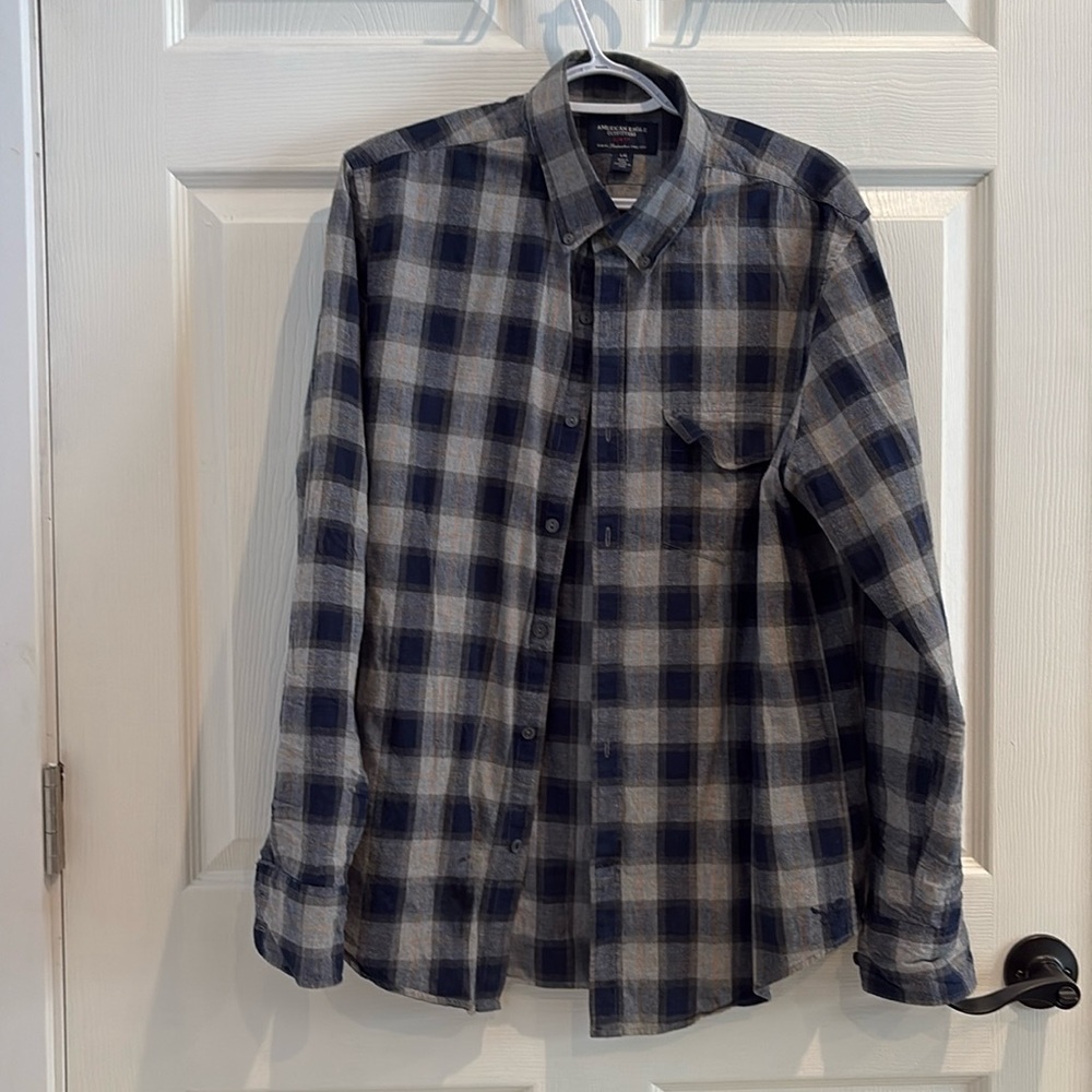 Men’s slim fit American Eagle button up dress shirt/flannel